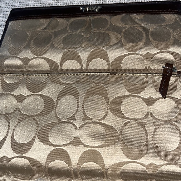 Coach - Picture 8 of 10